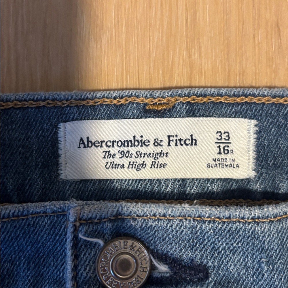 Abercrombie & Fitch The 90s Straight Ultra High Rise Women's Jeans size 33/16 - Picture 2 of 3